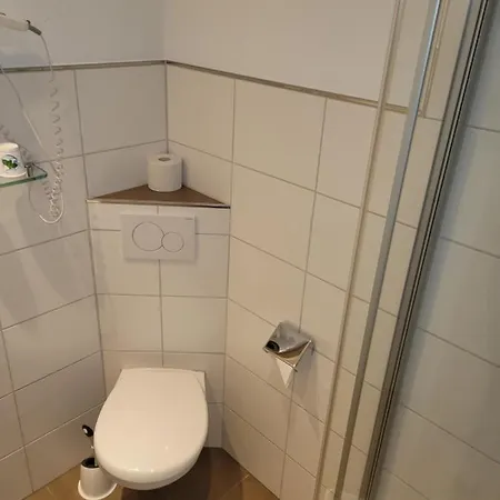 Kurparkhotel-gemuend 酒店 3*