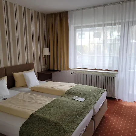 Kurparkhotel-gemuend 酒店 3*